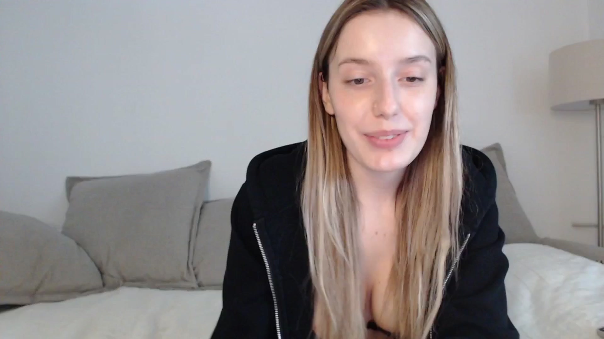 Gallery image thumbnail from Elenaxkiss's myfreecams stream on, 05/07/2025, 11:24 image 16 of 20