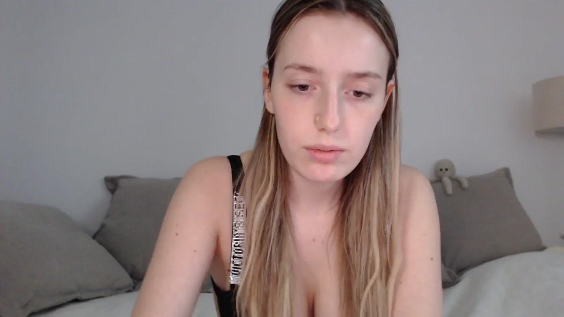 Gallery image thumbnail from Elenaxkiss's myfreecams stream on, 05/08/2025, 10:25 image 10 of 20