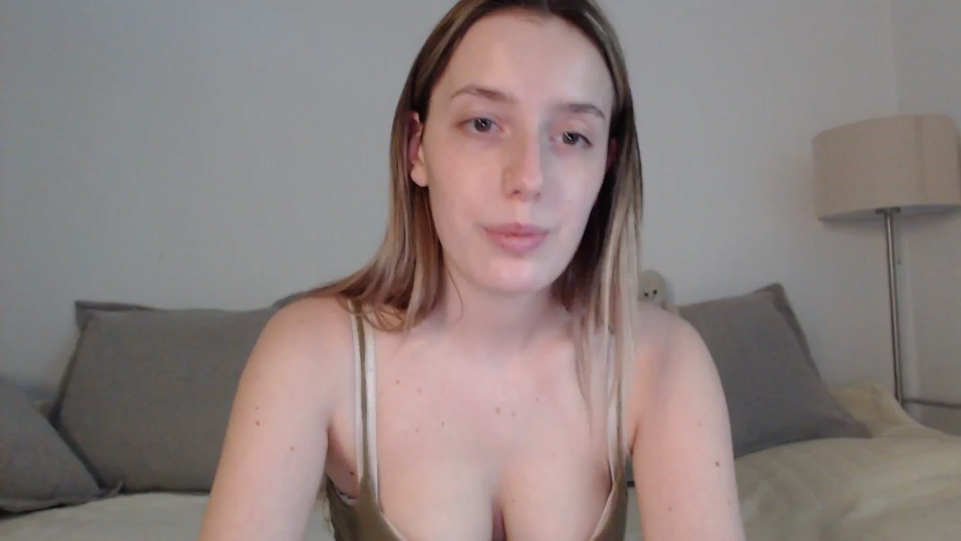 Gallery image thumbnail from Elenaxkiss's myfreecams stream on, 05/12/2025, 11:45 image 18 of 20