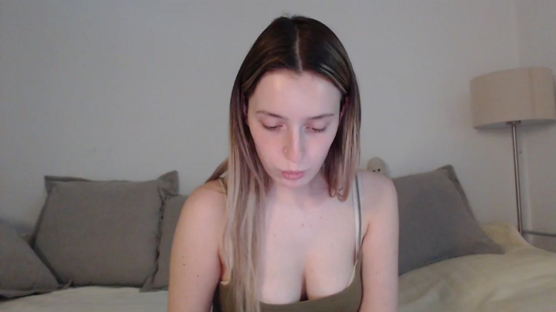 Gallery image thumbnail from Elenaxkiss's myfreecams stream on, 05/12/2025, 11:45 image 11 of 20