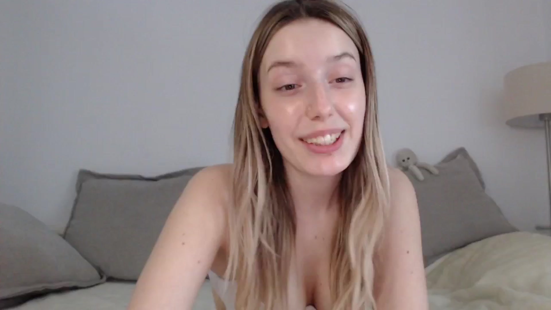 Gallery image thumbnail from Elenaxkiss's myfreecams stream on, 05/16/2025, 11:04 image 4 of 20