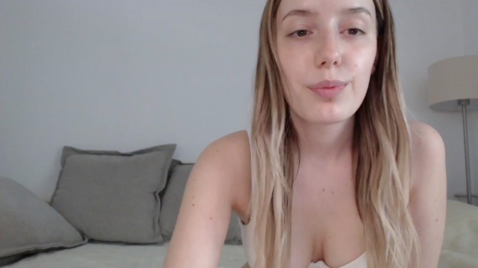 Gallery image thumbnail from Elenaxkiss's myfreecams stream on, 05/16/2025, 11:04 image 8 of 20