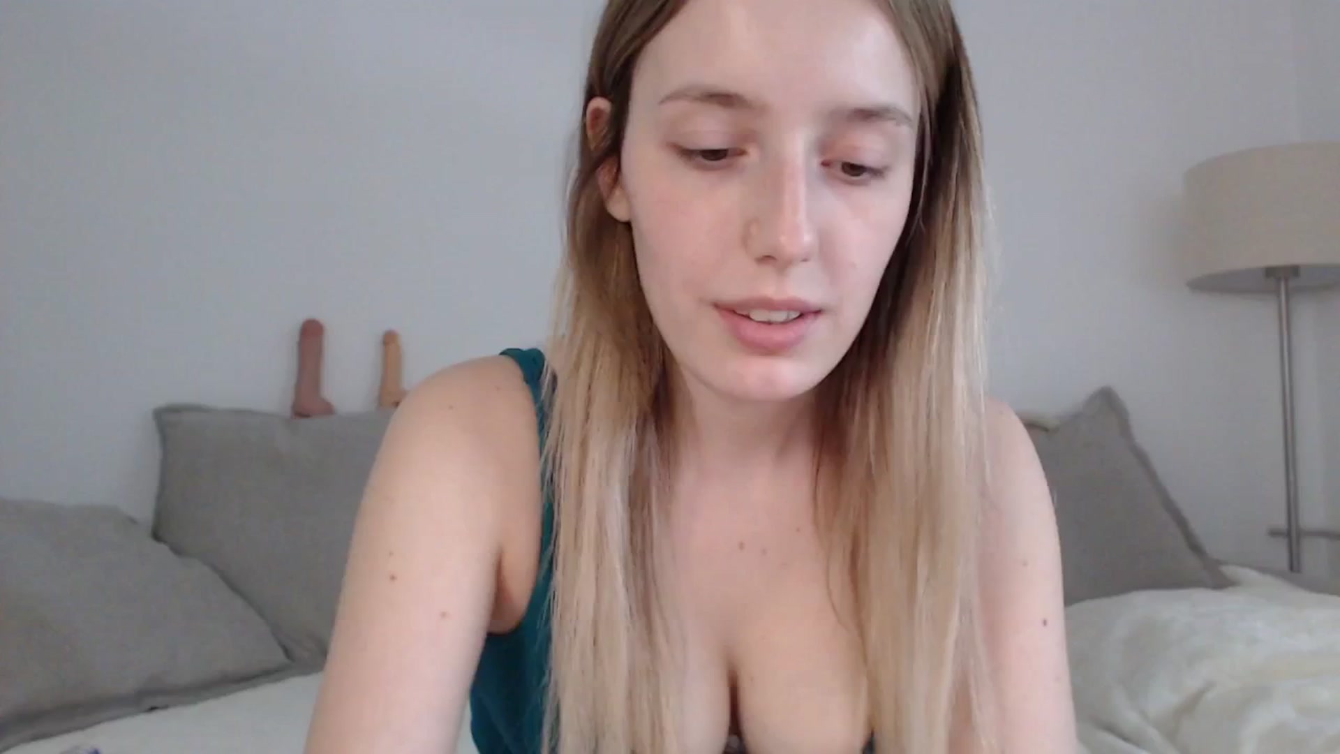 Gallery image thumbnail from Elenaxkiss's myfreecams stream on, 05/18/2025, 13:41 image 19 of 20