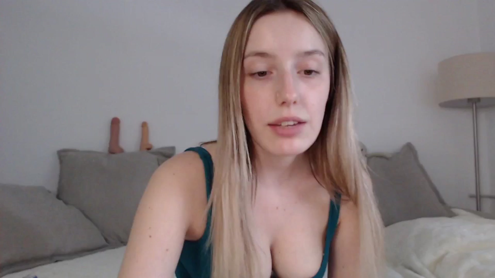 Gallery image thumbnail from Elenaxkiss's myfreecams stream on, 05/18/2025, 13:41 image 17 of 20