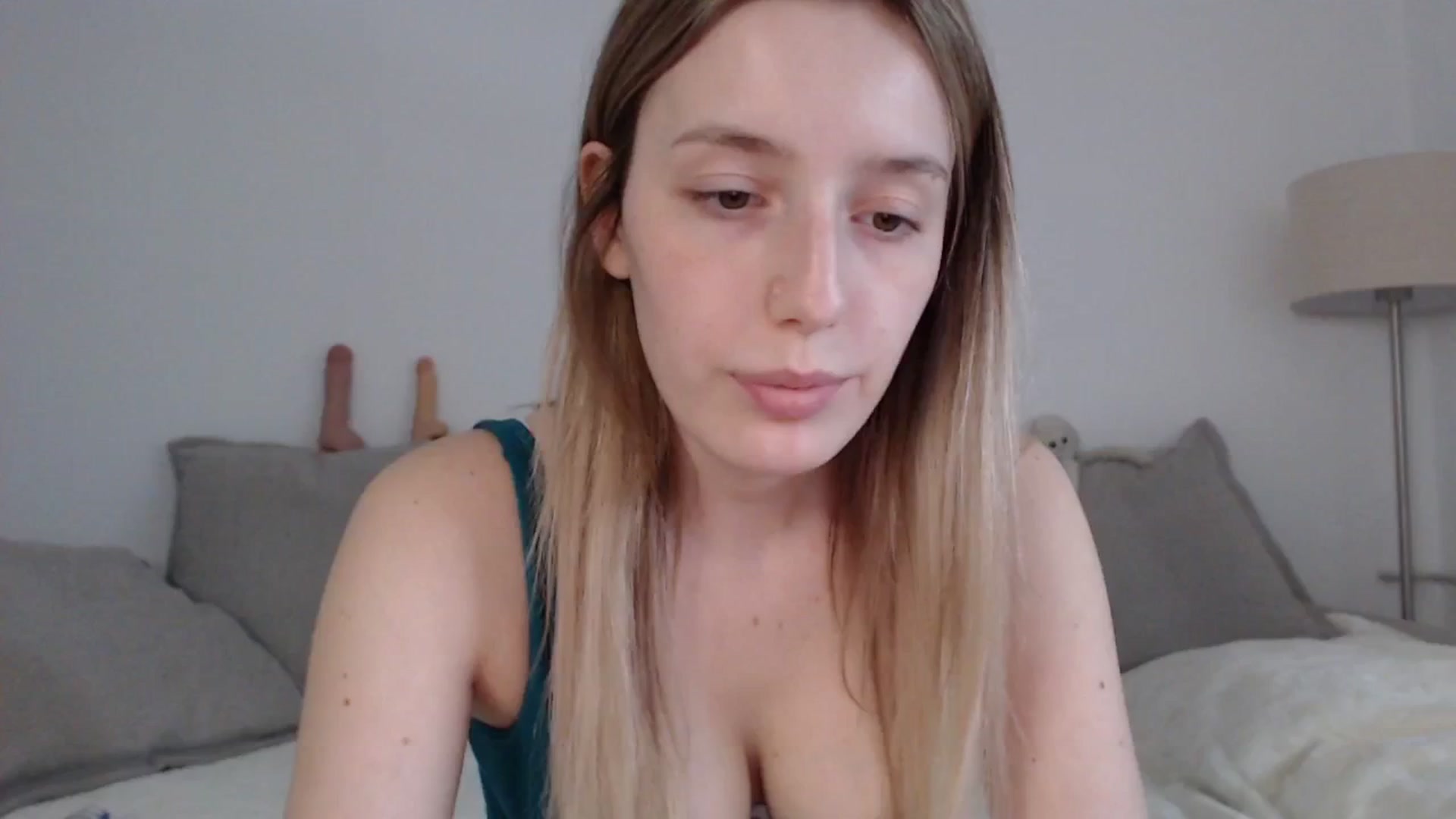Gallery image thumbnail from Elenaxkiss's myfreecams stream on, 05/18/2025, 13:41 image 18 of 20