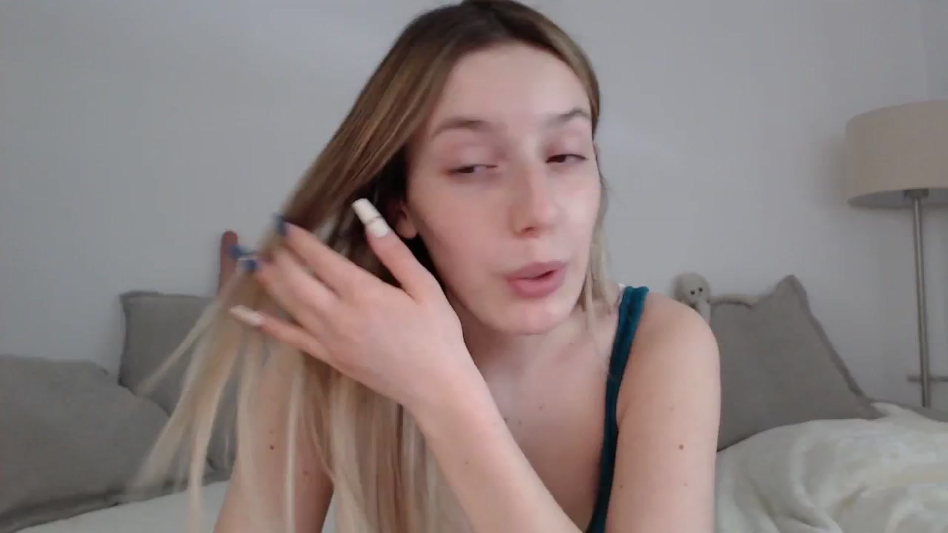 Gallery image thumbnail from Elenaxkiss's myfreecams stream on, 05/18/2025, 14:26 image 2 of 20