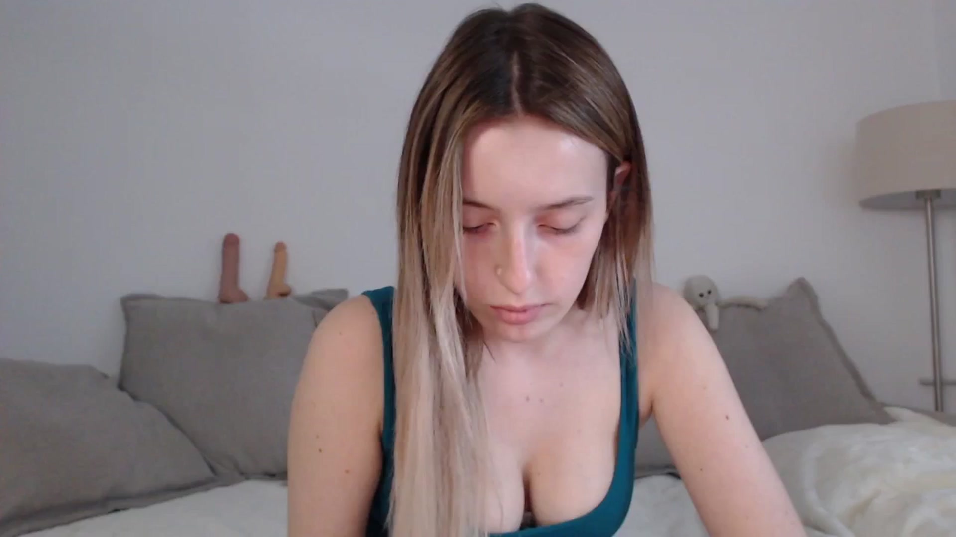 Gallery image thumbnail from Elenaxkiss's myfreecams stream on, 05/18/2025, 14:26 image 11 of 20
