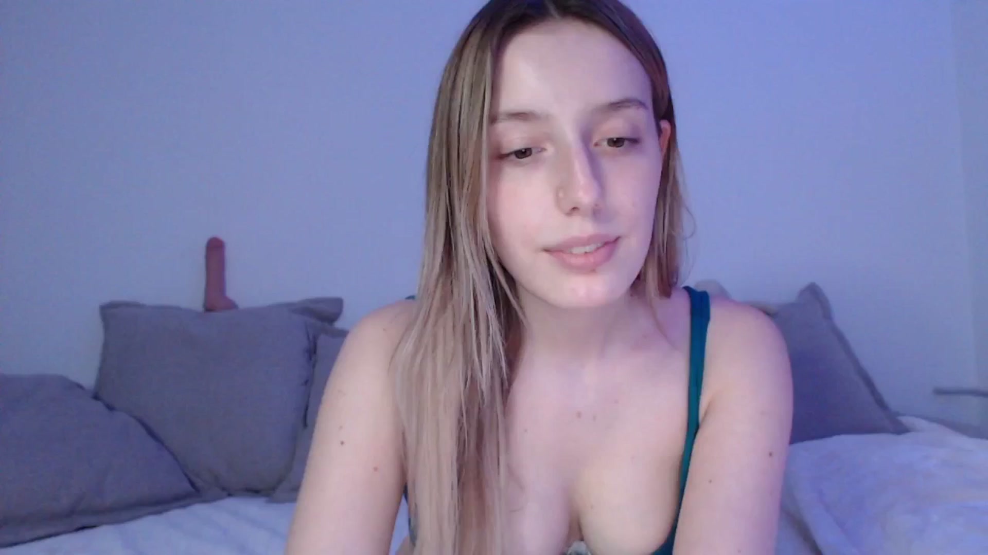 Gallery image thumbnail from Elenaxkiss's myfreecams stream on, 05/18/2025, 17:51 image 20 of 20