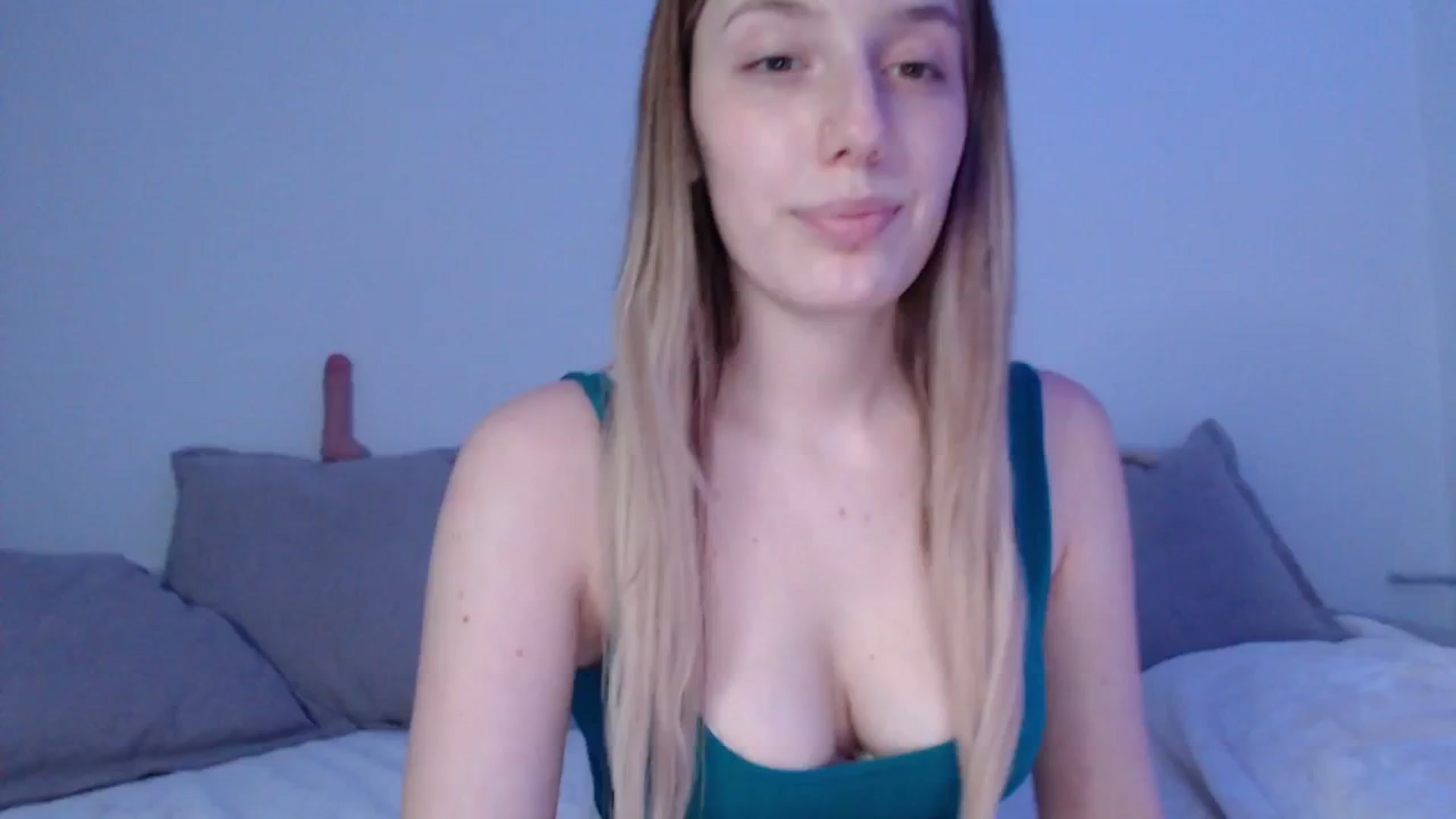 Gallery image thumbnail from Elenaxkiss's myfreecams stream on, 05/18/2025, 17:51 image 18 of 20
