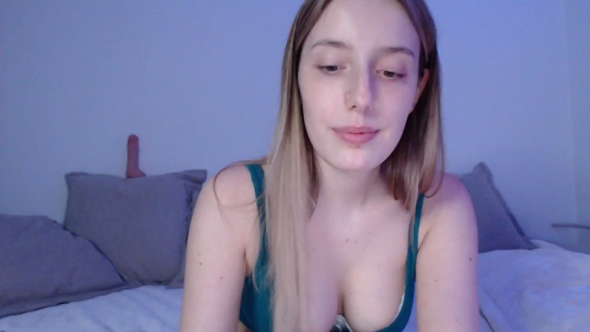 Gallery image thumbnail from Elenaxkiss's myfreecams stream on, 05/18/2025, 17:51 image 14 of 20