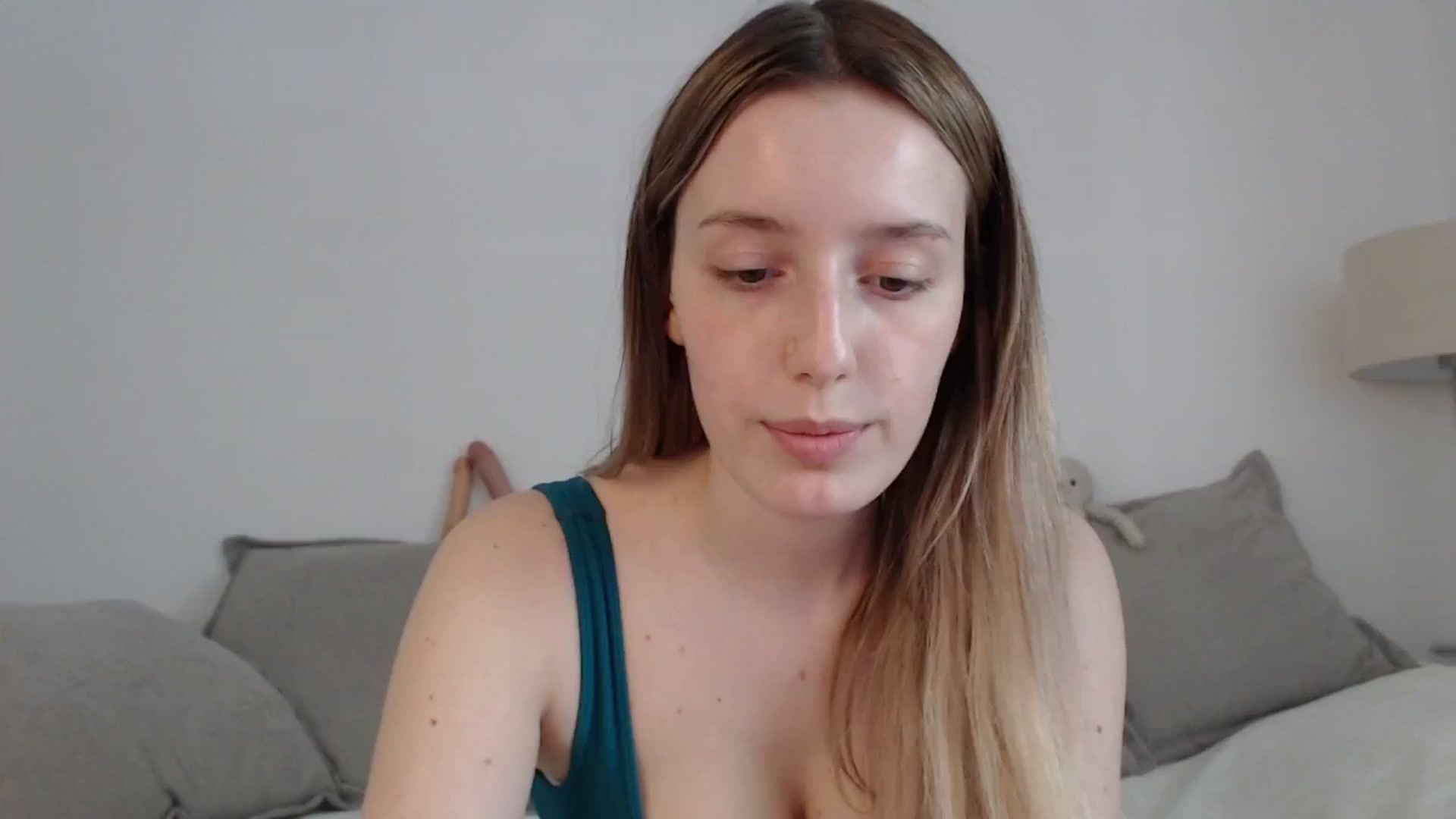 Gallery image thumbnail from Elenaxkiss's myfreecams stream on, 05/19/2025, 12:04 image 12 of 20