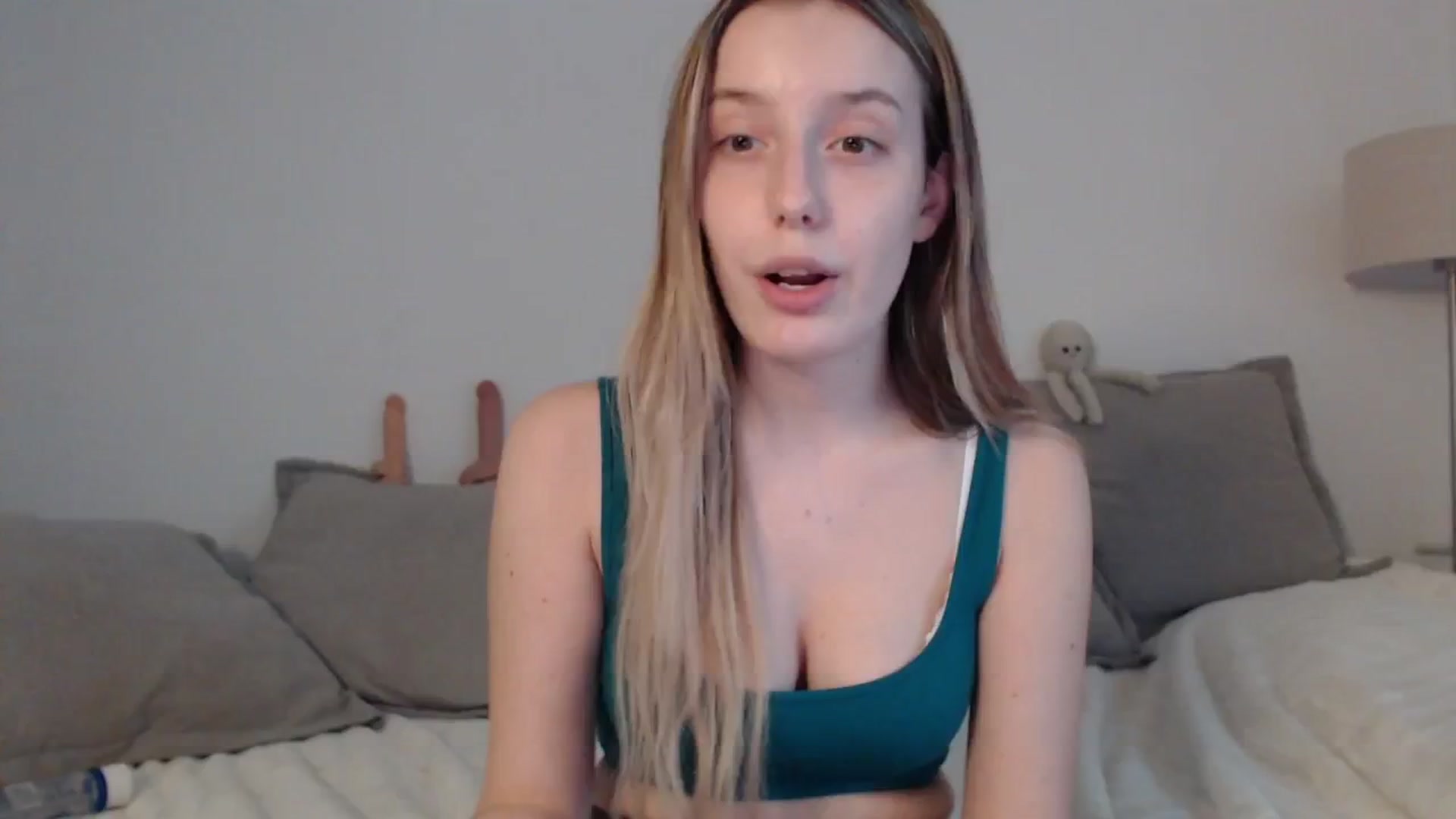 Gallery image thumbnail from Elenaxkiss's myfreecams stream on, 05/20/2025, 17:02 image 10 of 20