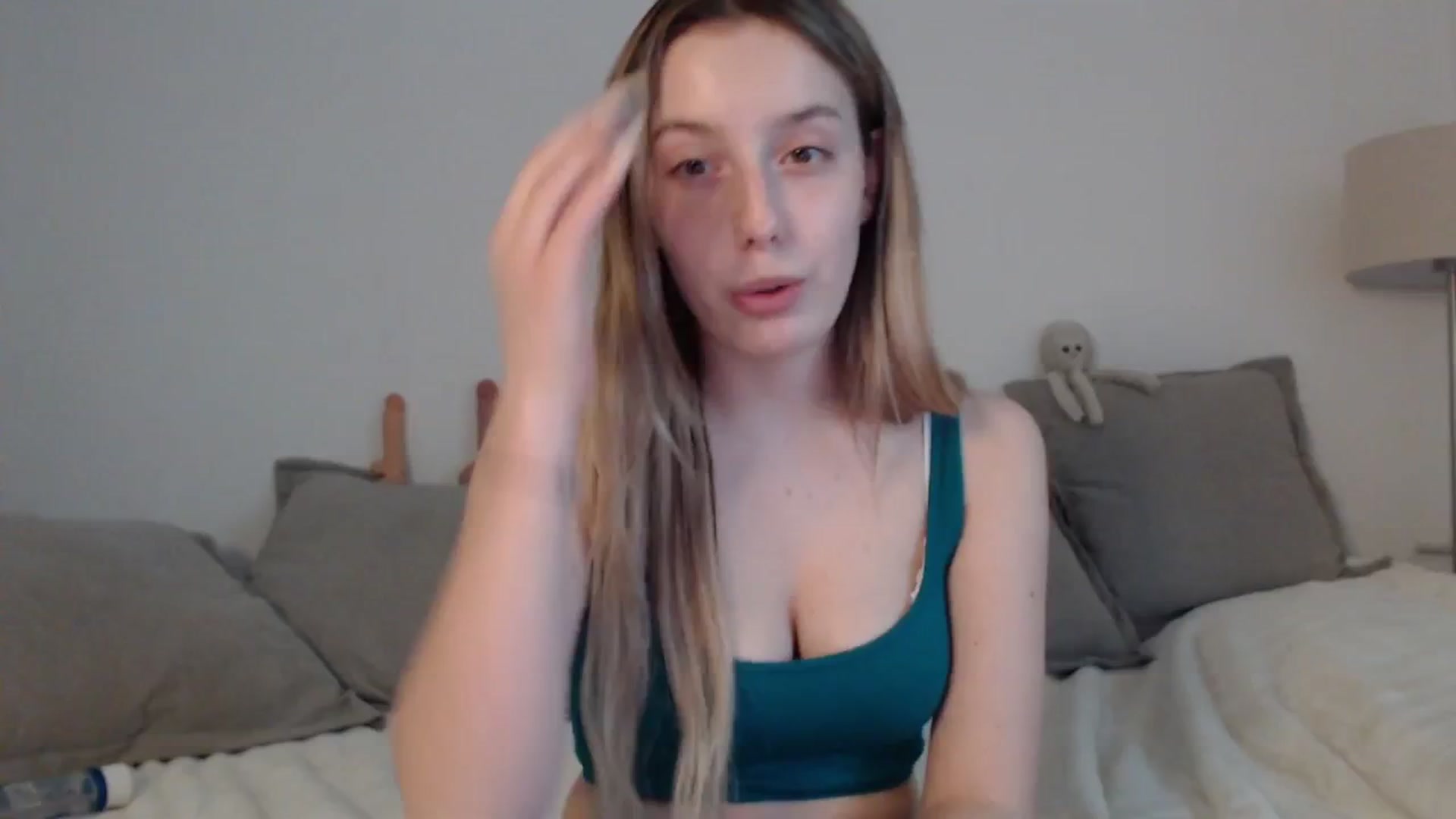 Gallery image thumbnail from Elenaxkiss's myfreecams stream on, 05/20/2025, 17:02 image 7 of 20