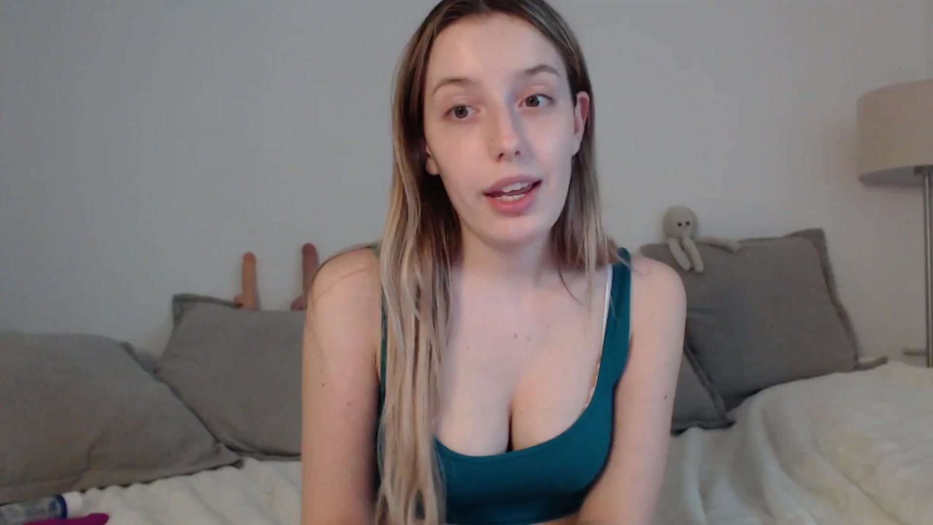 Gallery image thumbnail from Elenaxkiss's myfreecams stream on, 05/20/2025, 17:02 image 6 of 20