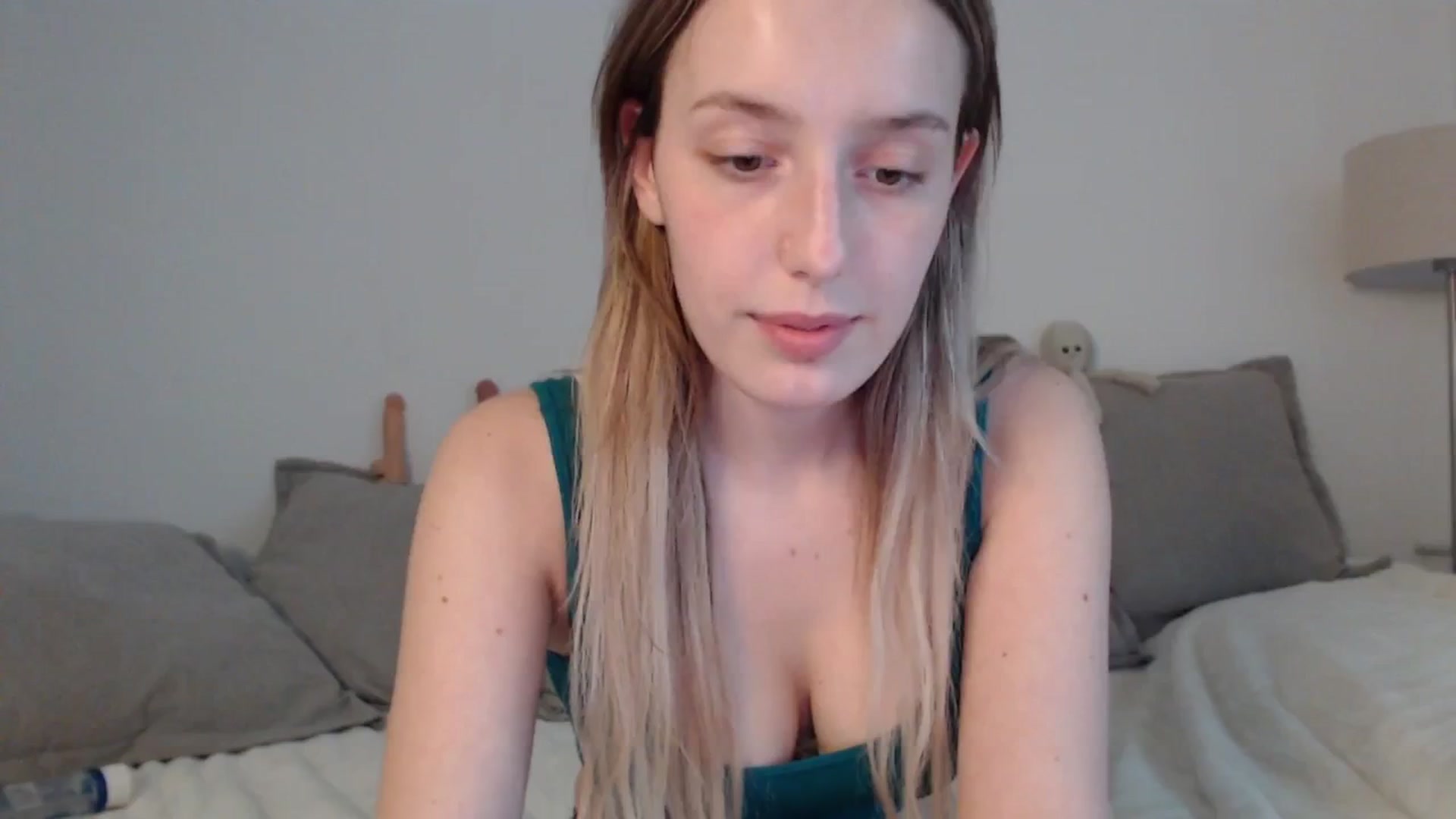 Gallery image thumbnail from Elenaxkiss's myfreecams stream on, 05/20/2025, 17:02 image 9 of 20