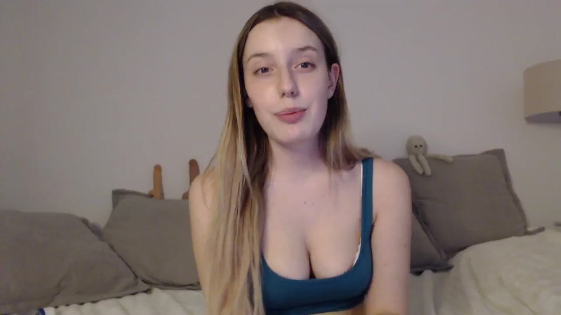 Gallery image thumbnail from Elenaxkiss's myfreecams stream on, 05/20/2025, 17:02 image 17 of 20