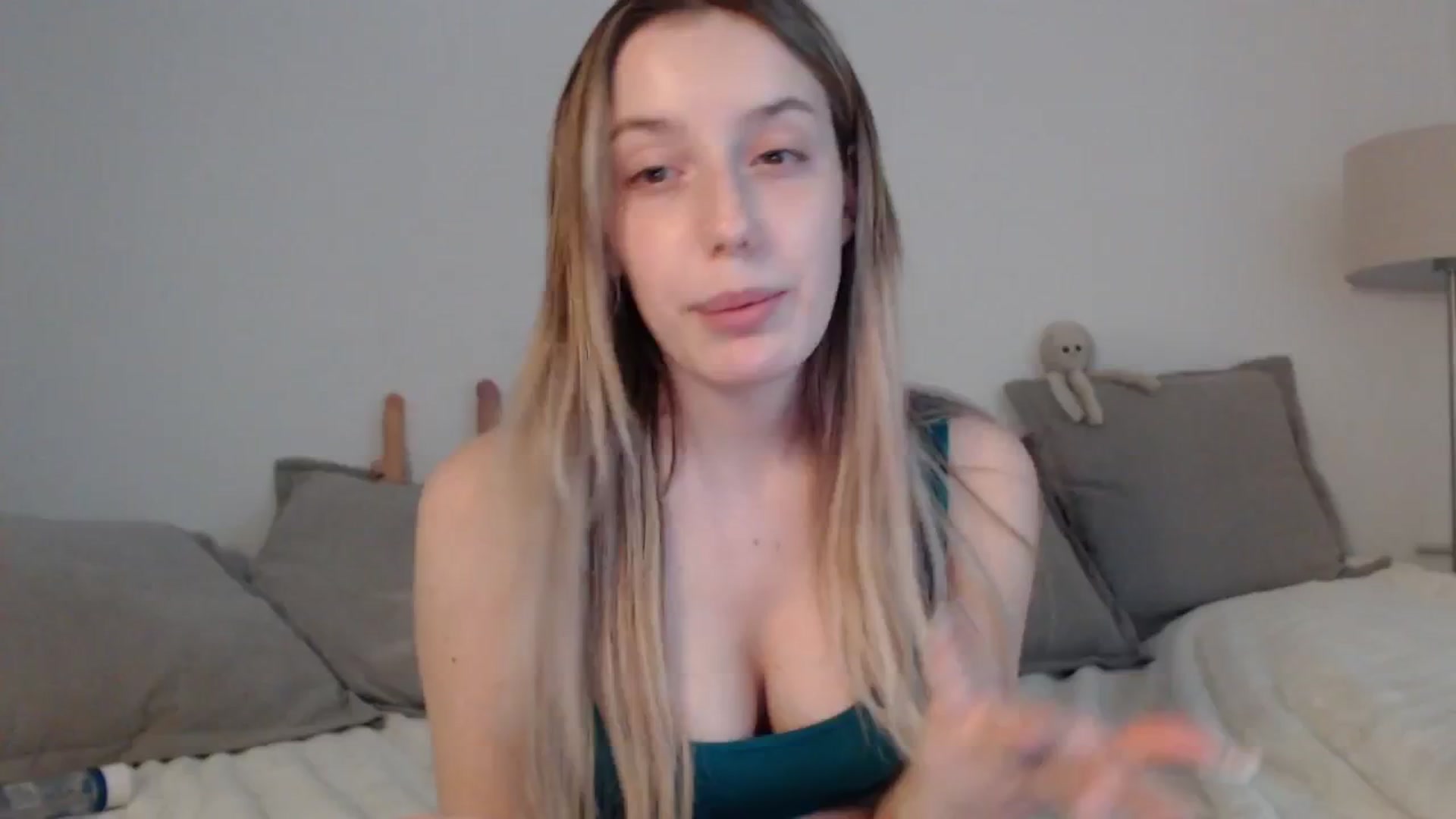 Gallery image thumbnail from Elenaxkiss's myfreecams stream on, 05/20/2025, 17:02 image 8 of 20