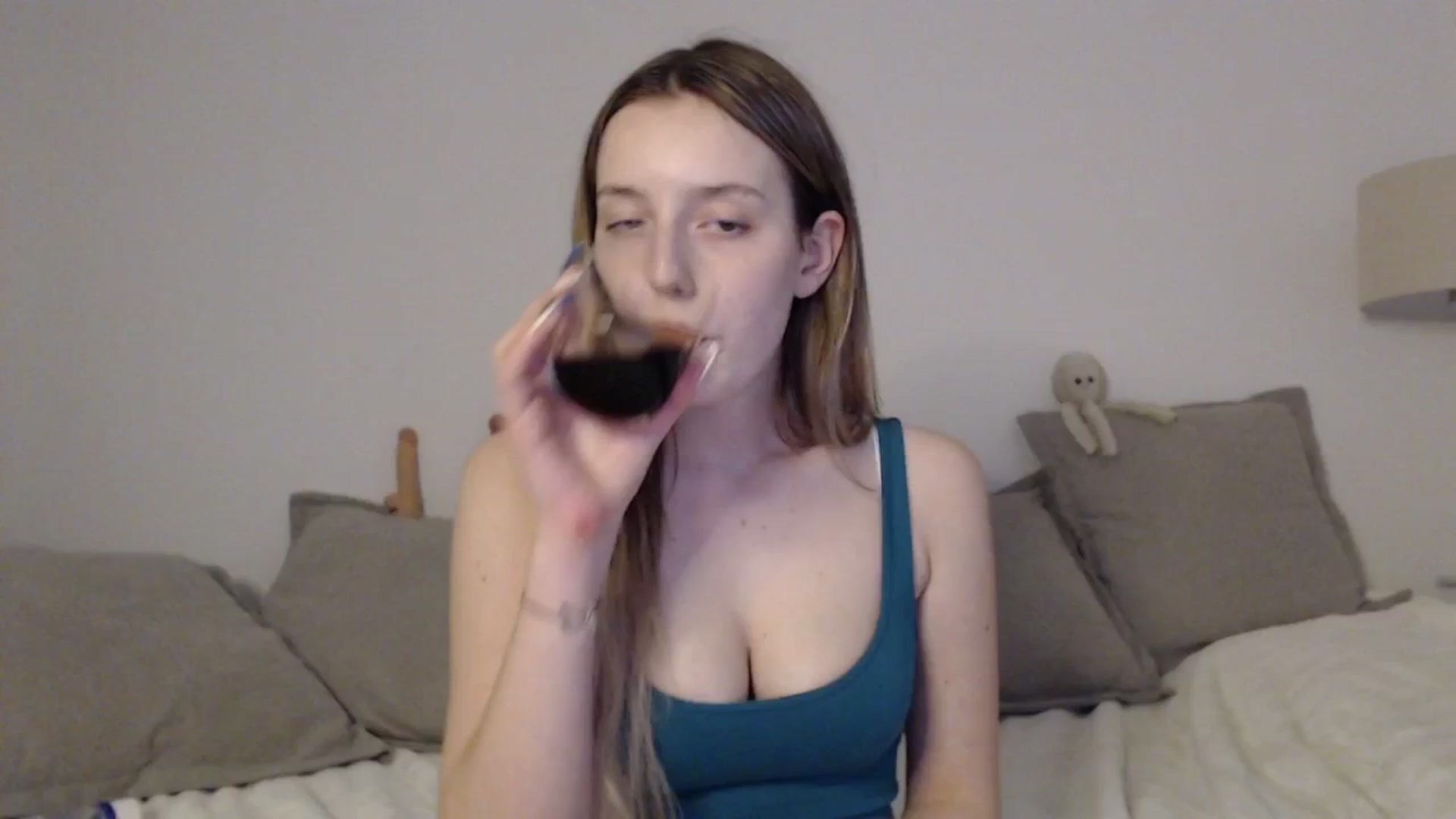 Gallery image thumbnail from Elenaxkiss's myfreecams stream on, 05/20/2025, 17:02 image 18 of 20