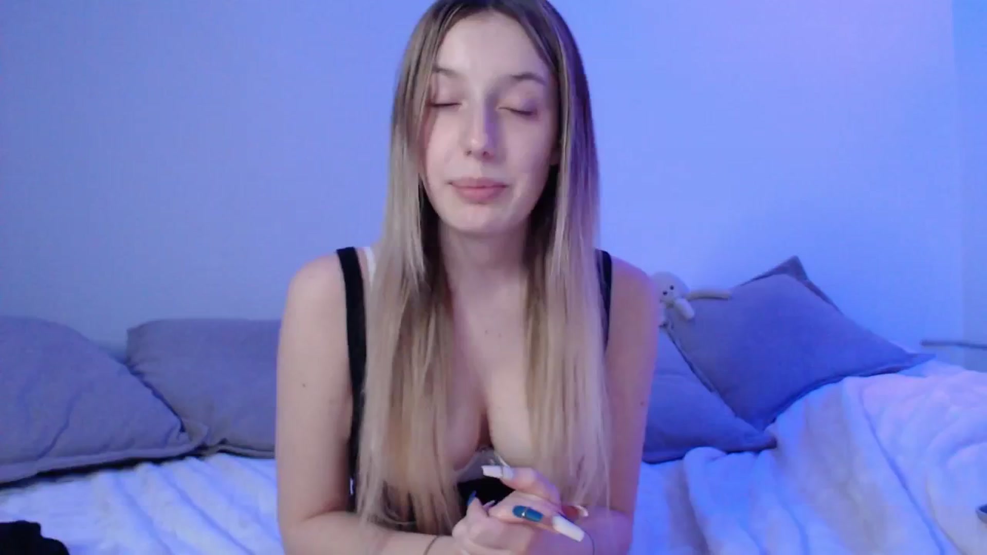 Gallery image thumbnail from Elenaxkiss's myfreecams stream on, 05/26/2025, 18:51 image 11 of 20