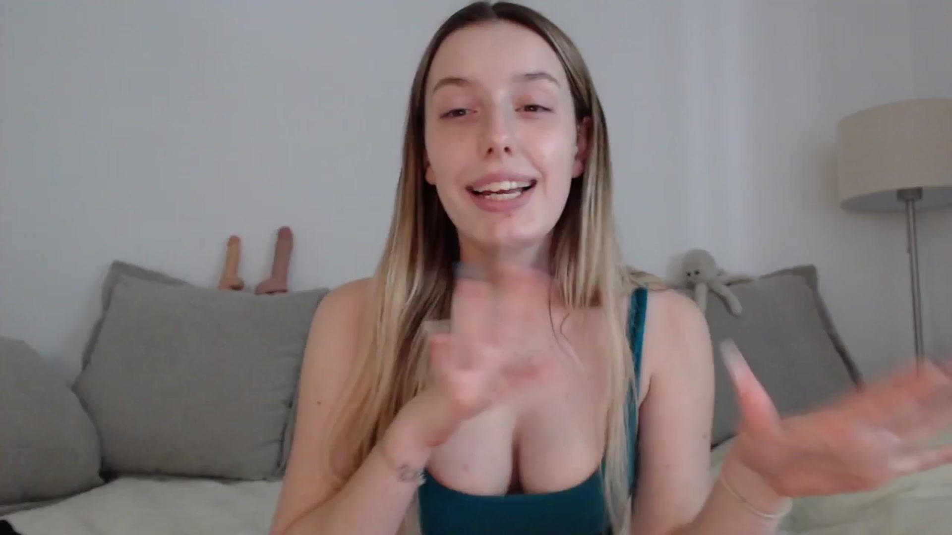 Gallery image thumbnail from Elenaxkiss's myfreecams stream on, 06/03/2025, 10:26 image 11 of 20