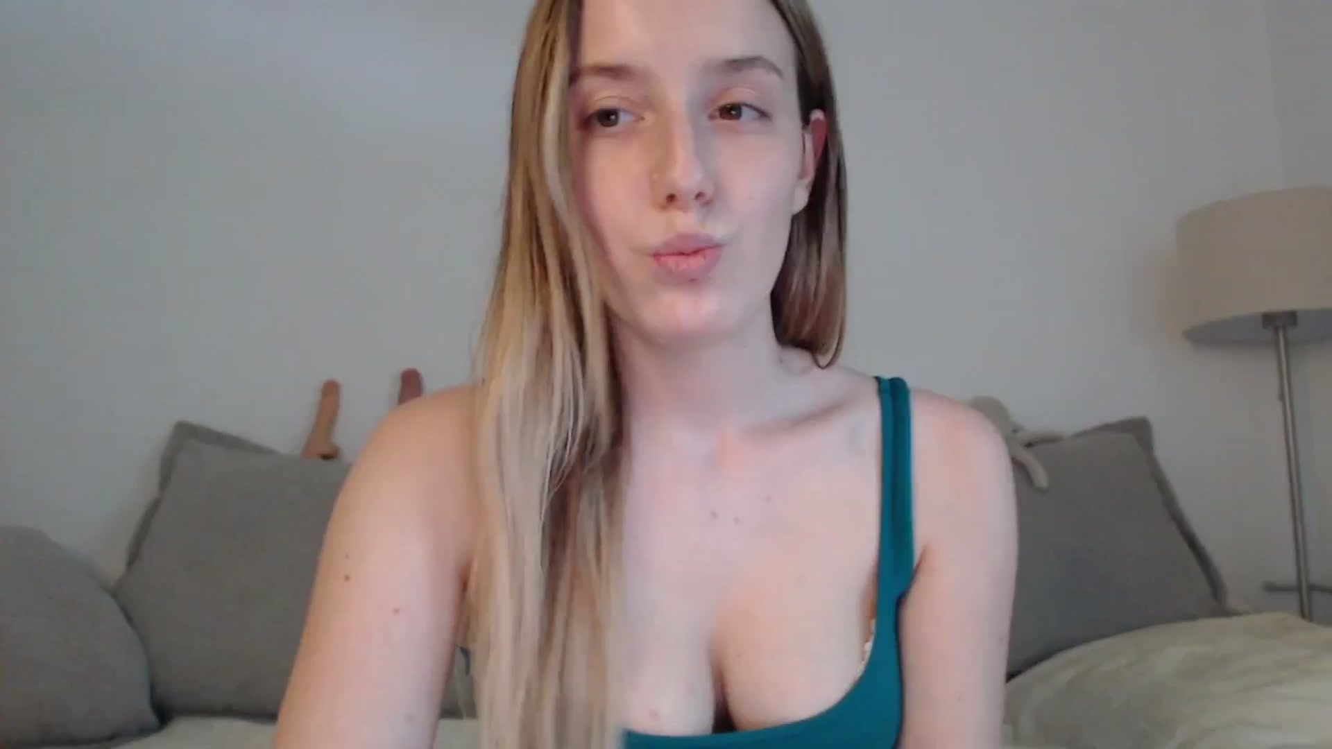 Gallery image thumbnail from Elenaxkiss's myfreecams stream on, 06/03/2025, 16:38 image 4 of 20
