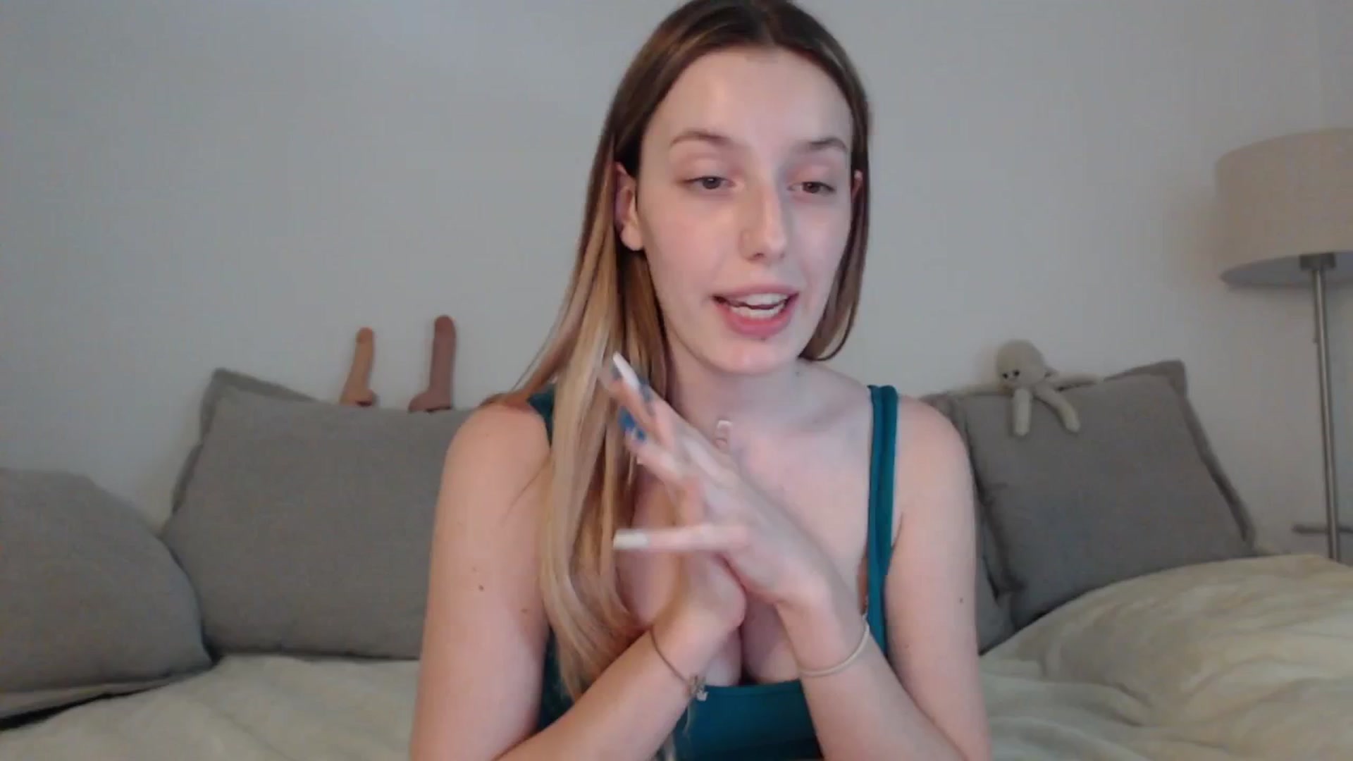 Gallery image thumbnail from Elenaxkiss's myfreecams stream on, 06/03/2025, 16:38 image 10 of 20