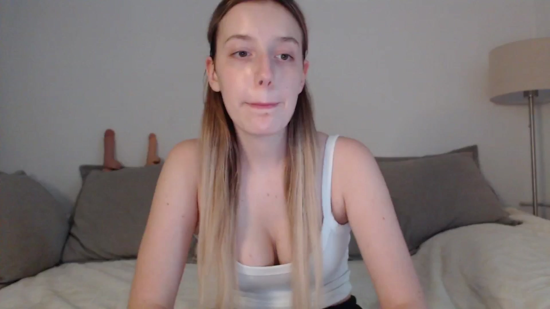 Gallery image thumbnail from Elenaxkiss's myfreecams stream on, 06/06/2025, 18:00 image 6 of 20