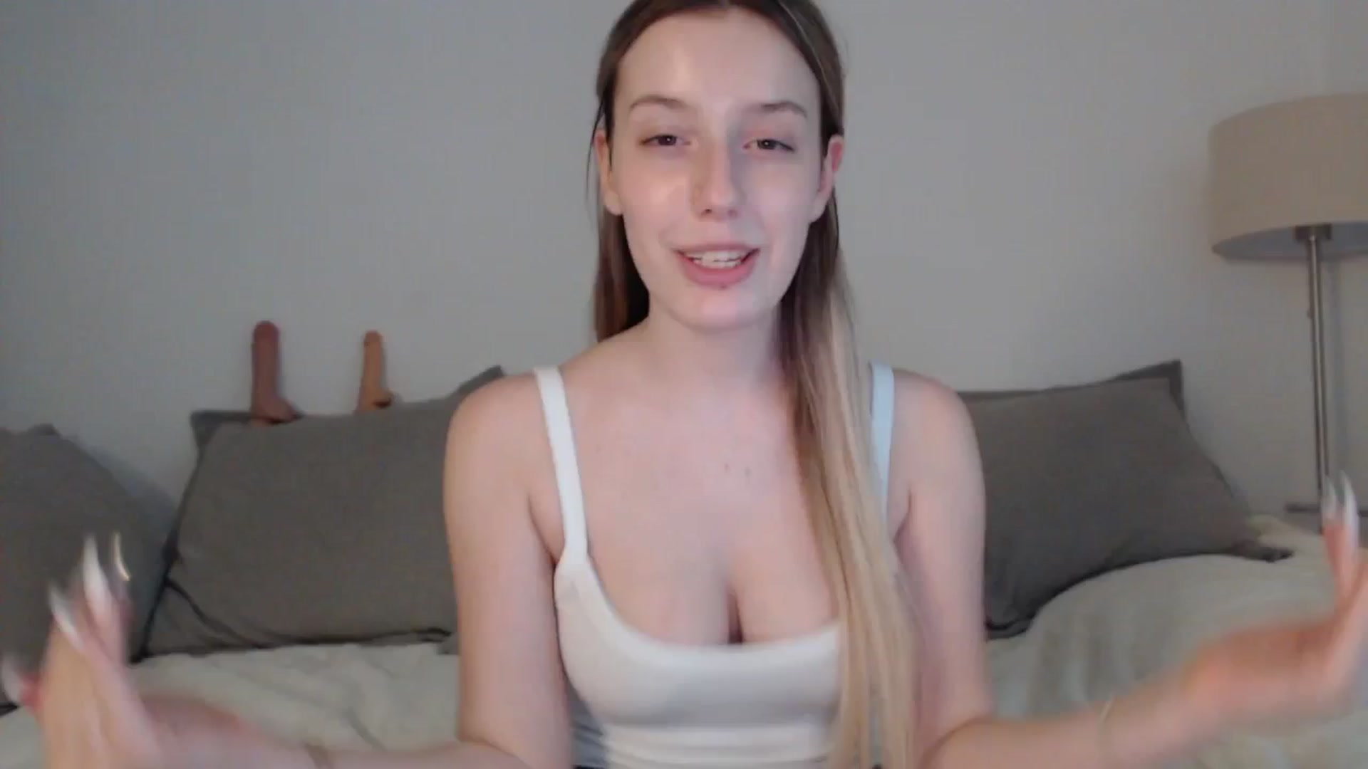 Gallery image thumbnail from Elenaxkiss's myfreecams stream on, 06/06/2025, 18:00 image 4 of 20
