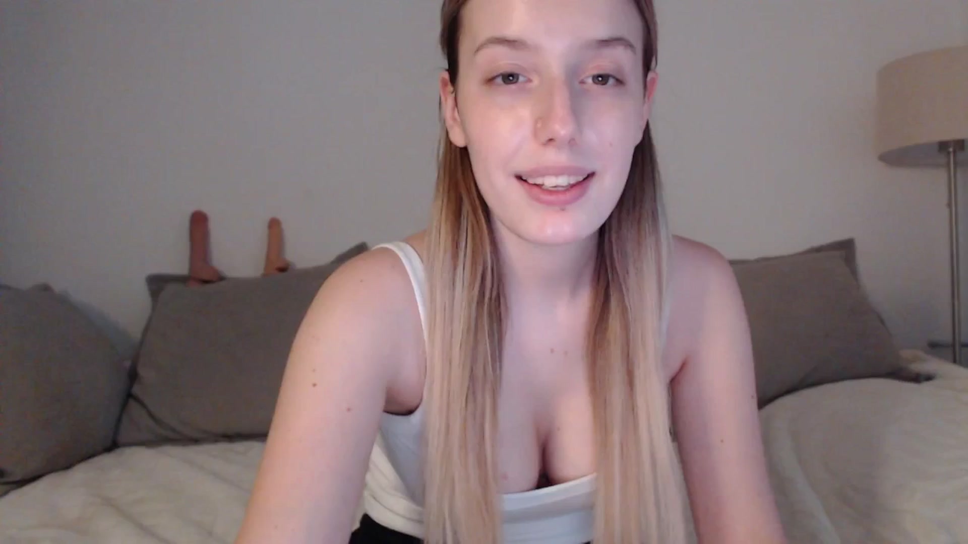 Gallery image thumbnail from Elenaxkiss's myfreecams stream on, 06/06/2025, 18:00 image 14 of 20