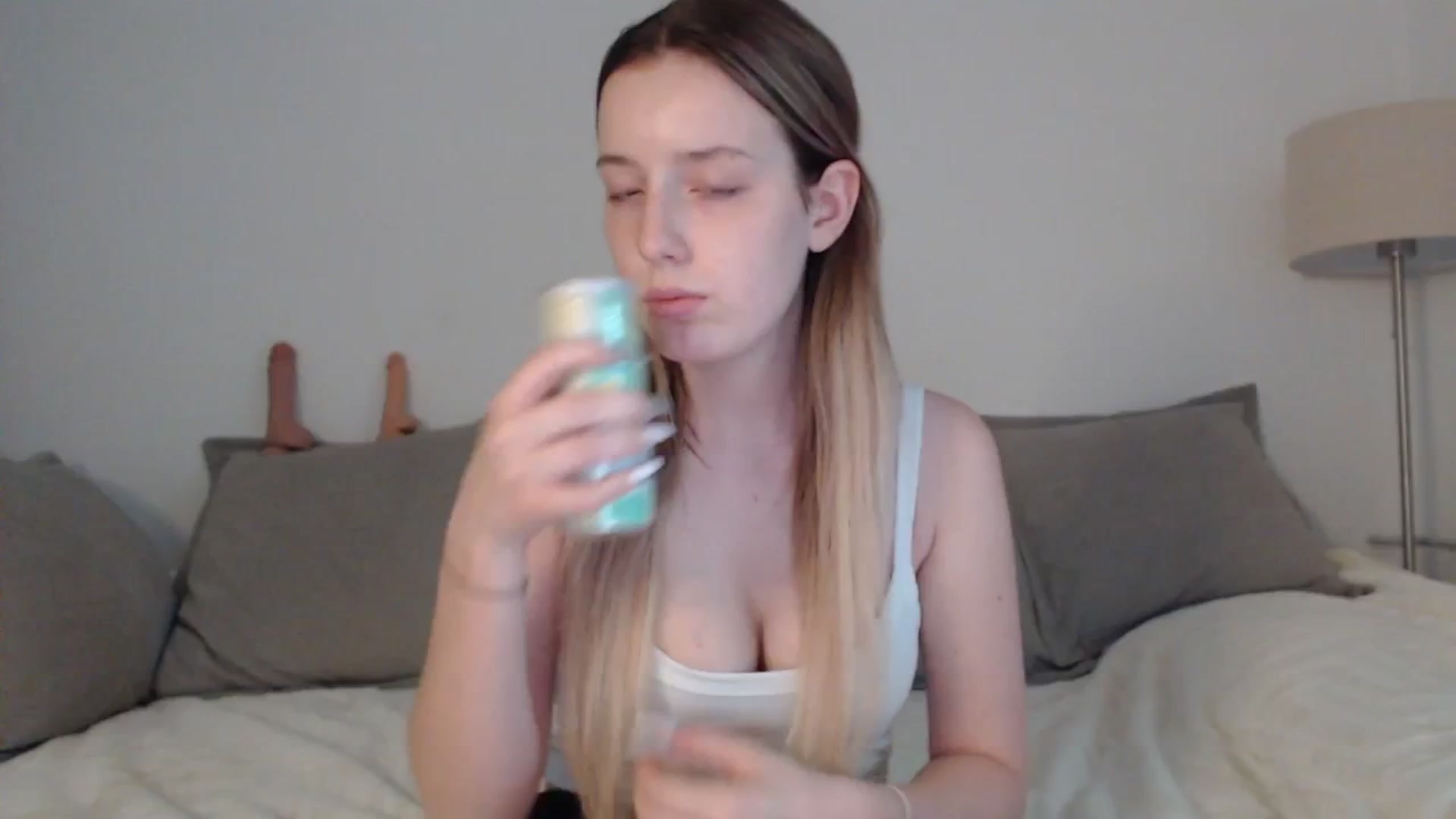 Gallery image thumbnail from Elenaxkiss's myfreecams stream on, 06/06/2025, 18:00 image 5 of 20