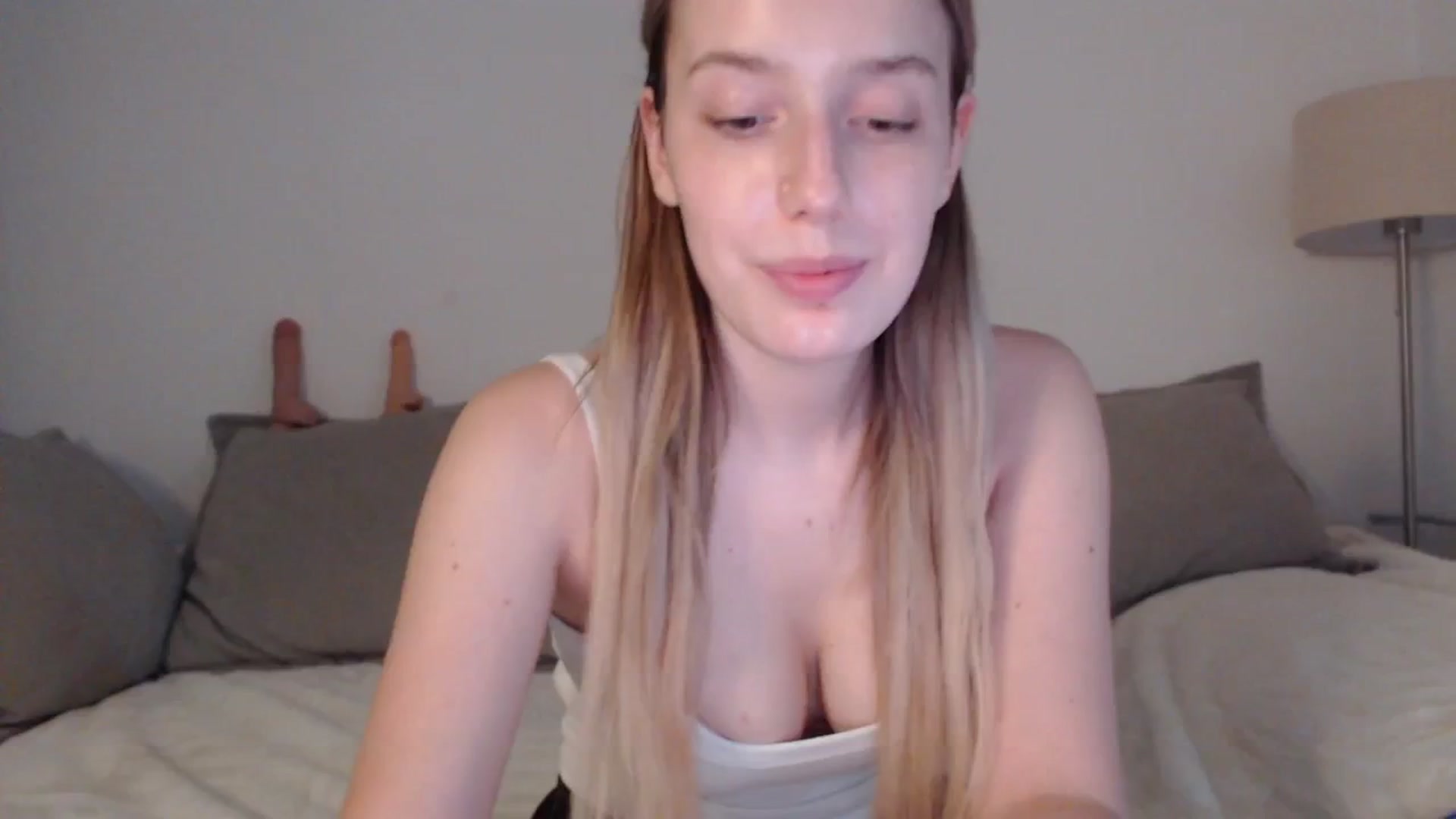 Gallery image thumbnail from Elenaxkiss's myfreecams stream on, 06/06/2025, 18:00 image 13 of 20