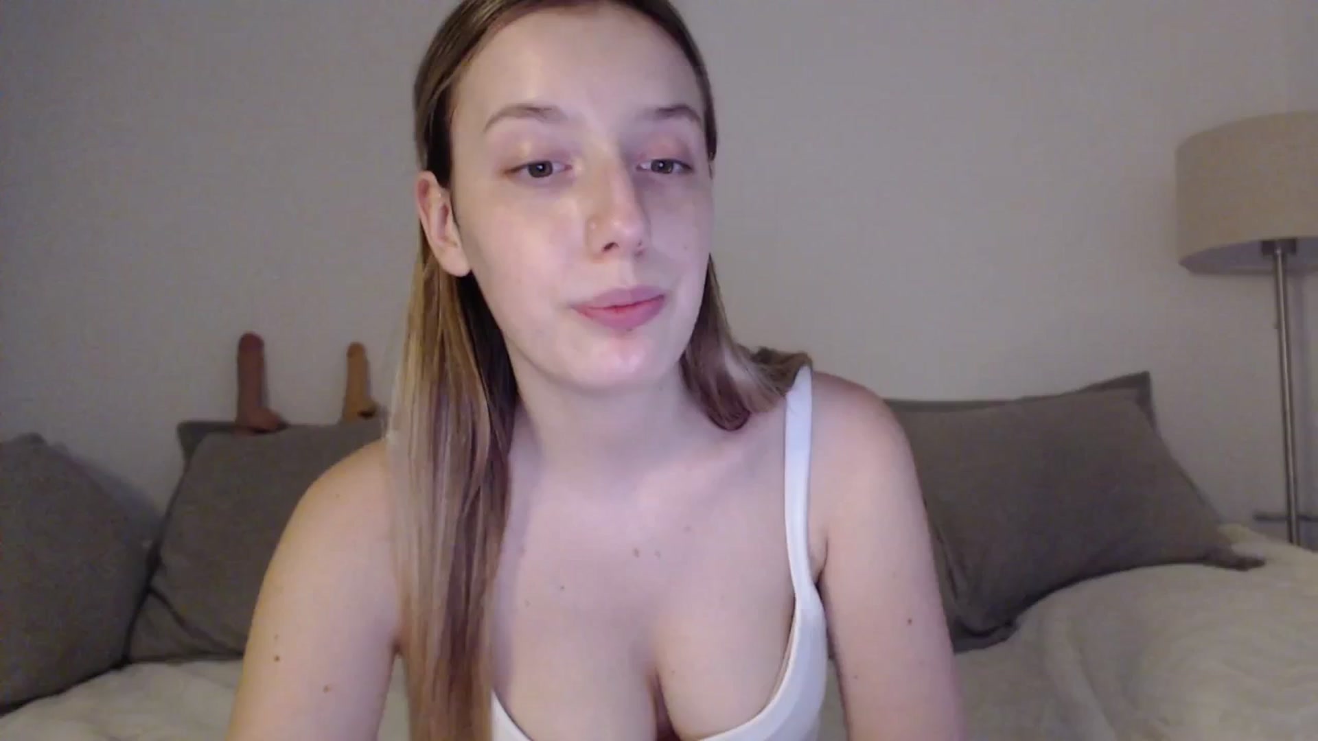 Gallery image thumbnail from Elenaxkiss's myfreecams stream on, 06/06/2025, 18:00 image 19 of 20