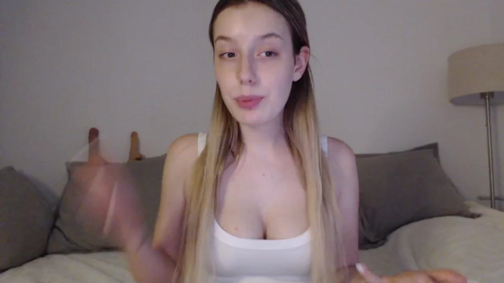 Gallery image thumbnail from Elenaxkiss's myfreecams stream on, 06/06/2025, 18:00 image 17 of 20