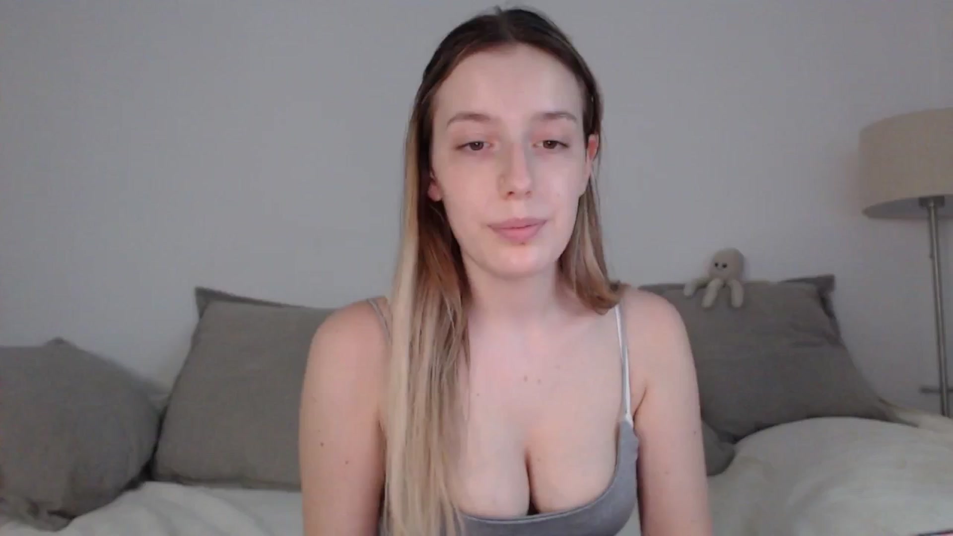 Gallery image thumbnail from Elenaxkiss's myfreecams stream on, 06/07/2025, 18:17 image 13 of 20