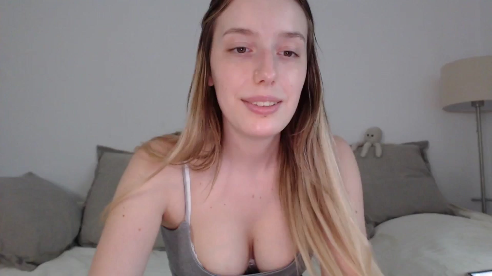 Gallery image thumbnail from Elenaxkiss's myfreecams stream on, 06/07/2025, 18:17 image 9 of 20