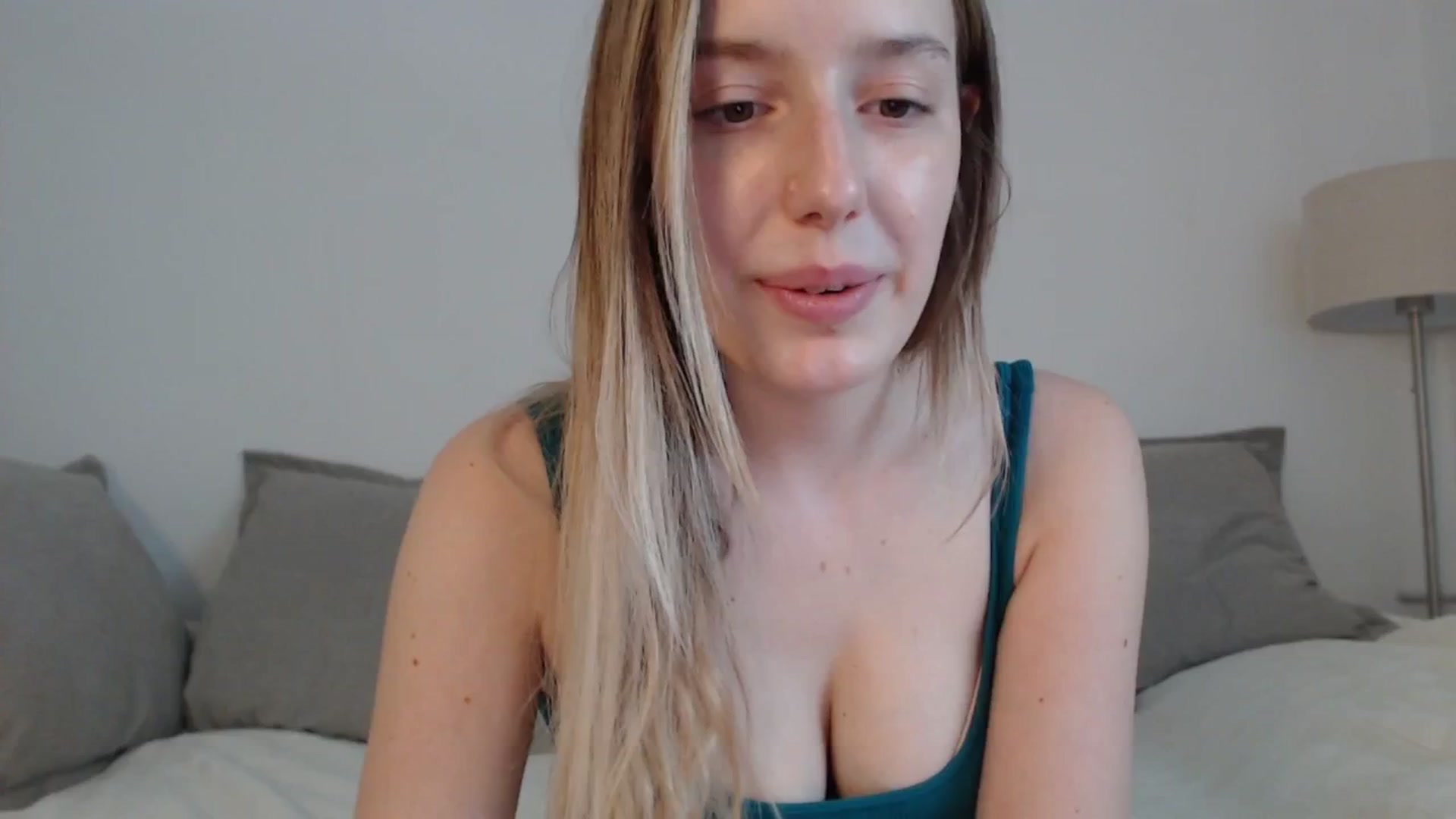 Gallery image thumbnail from Elenaxkiss's myfreecams stream on, 06/08/2025, 12:41 image 3 of 20