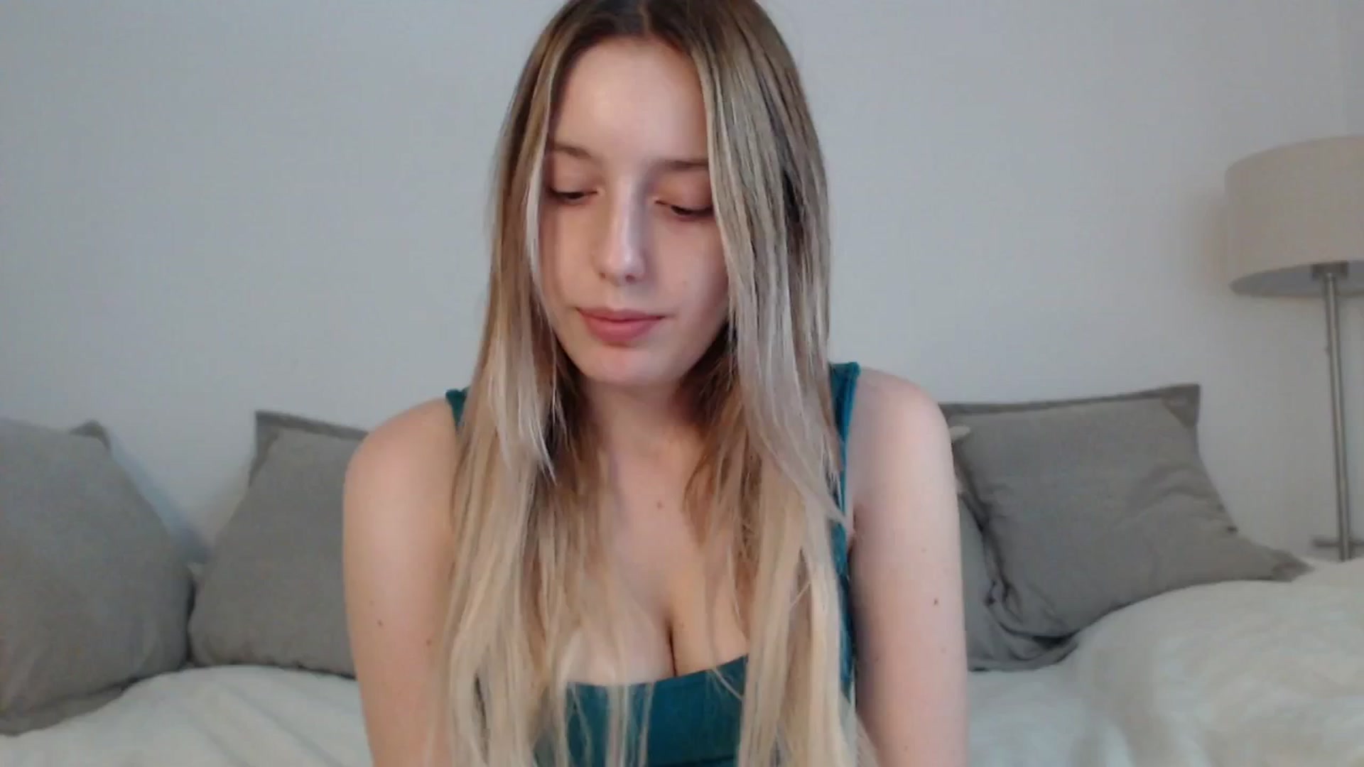 Gallery image thumbnail from Elenaxkiss's myfreecams stream on, 06/08/2025, 13:33 image 3 of 20