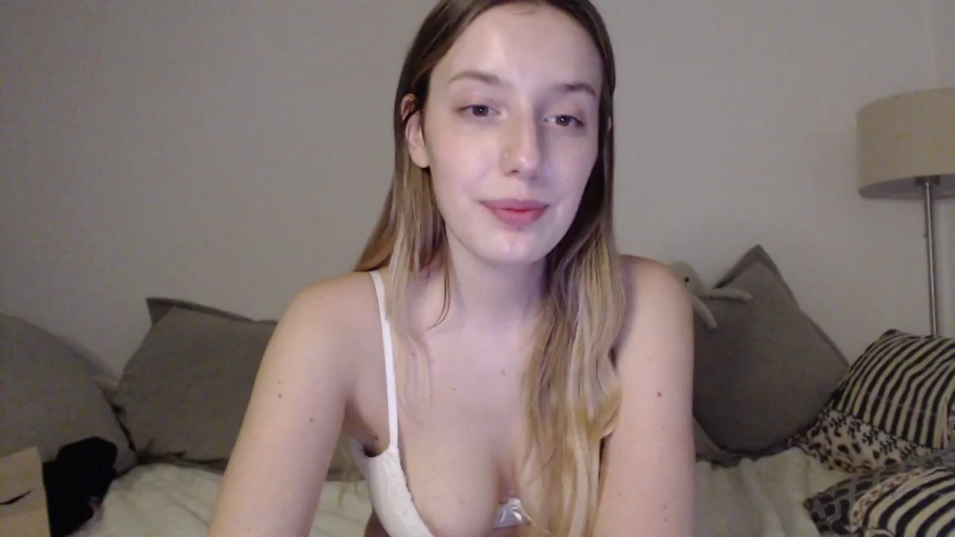 Gallery image thumbnail from Elenaxkiss's myfreecams stream on, 06/10/2025, 18:57 image 1 of 20