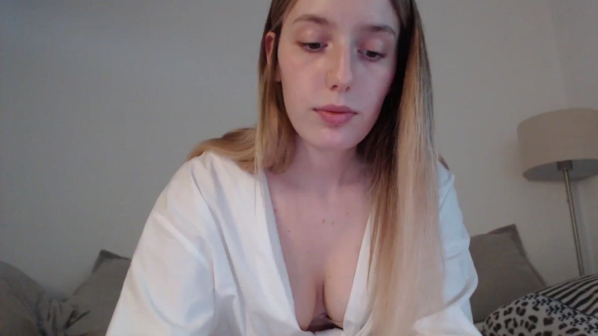 Gallery image thumbnail from Elenaxkiss's myfreecams stream on, 06/11/2025, 16:13 image 6 of 20