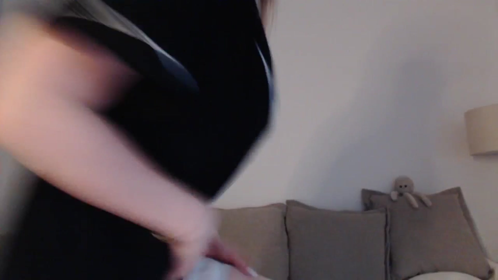 Gallery image thumbnail from Elenaxkiss's myfreecams stream on, 06/15/2025, 18:23 image 17 of 20