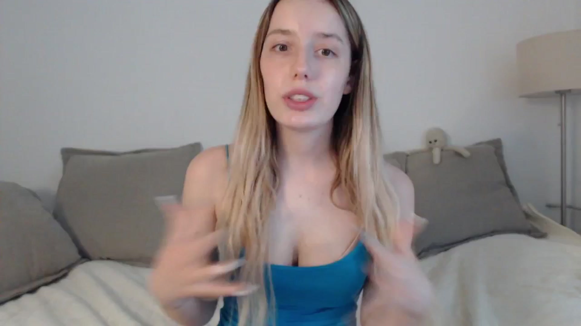 Gallery image thumbnail from Elenaxkiss's myfreecams stream on, 06/16/2025, 11:36 image 9 of 20