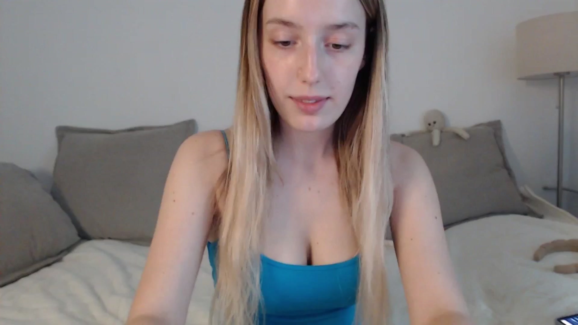 Gallery image thumbnail from Elenaxkiss's myfreecams stream on, 06/16/2025, 11:36 image 3 of 20
