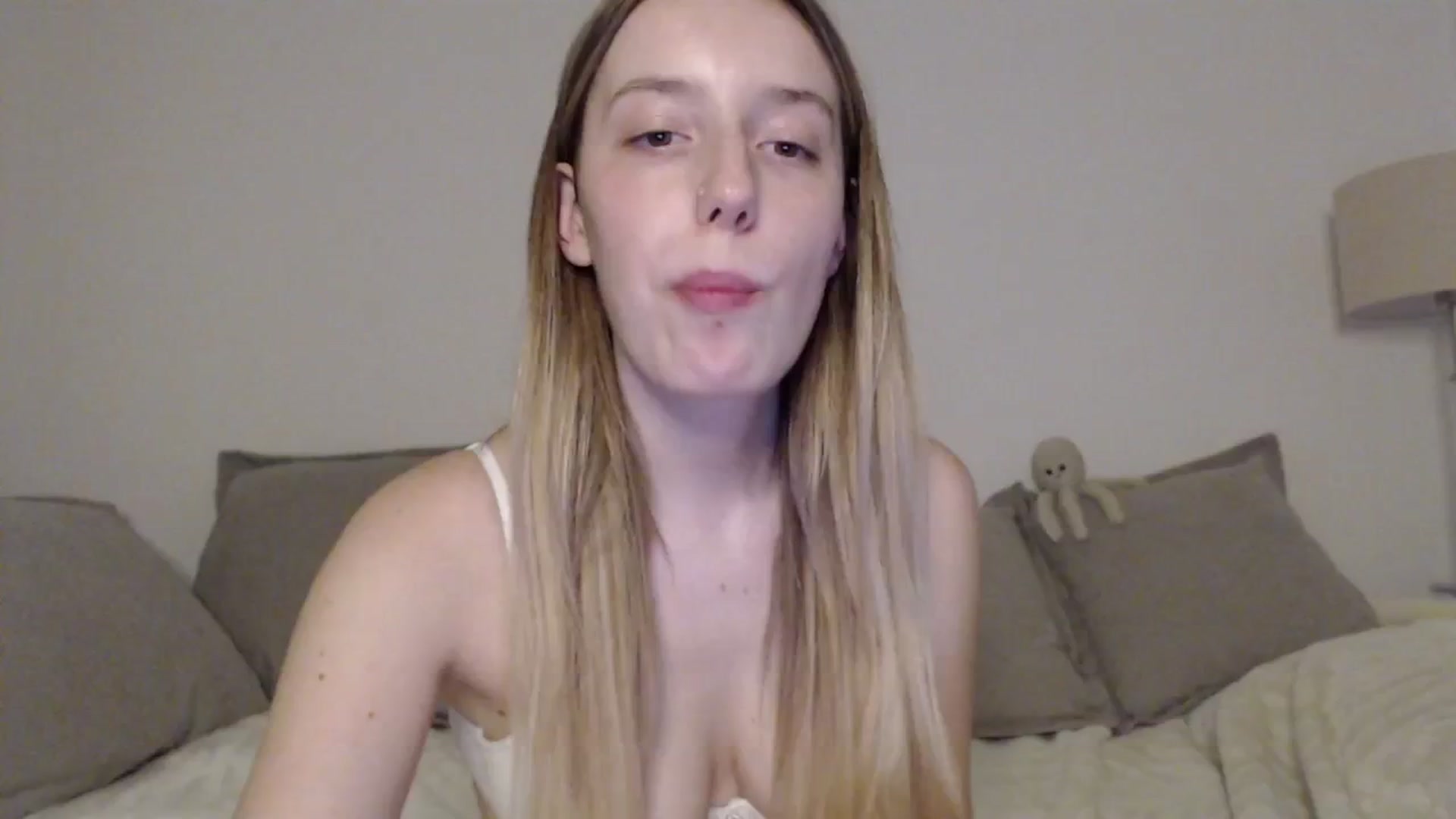 Gallery image thumbnail from Elenaxkiss's myfreecams stream on, 06/18/2025, 19:47 image 14 of 20