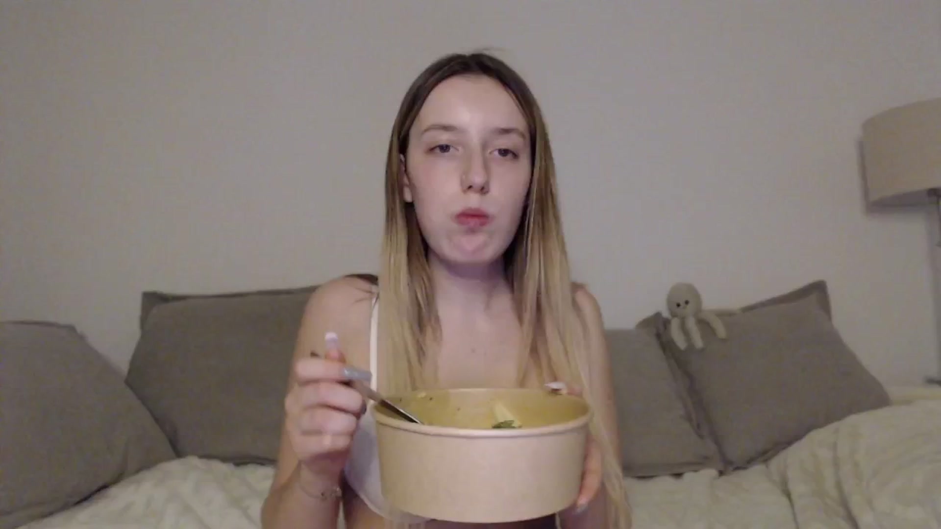 Gallery image thumbnail from Elenaxkiss's myfreecams stream on, 06/18/2025, 19:47 image 16 of 20