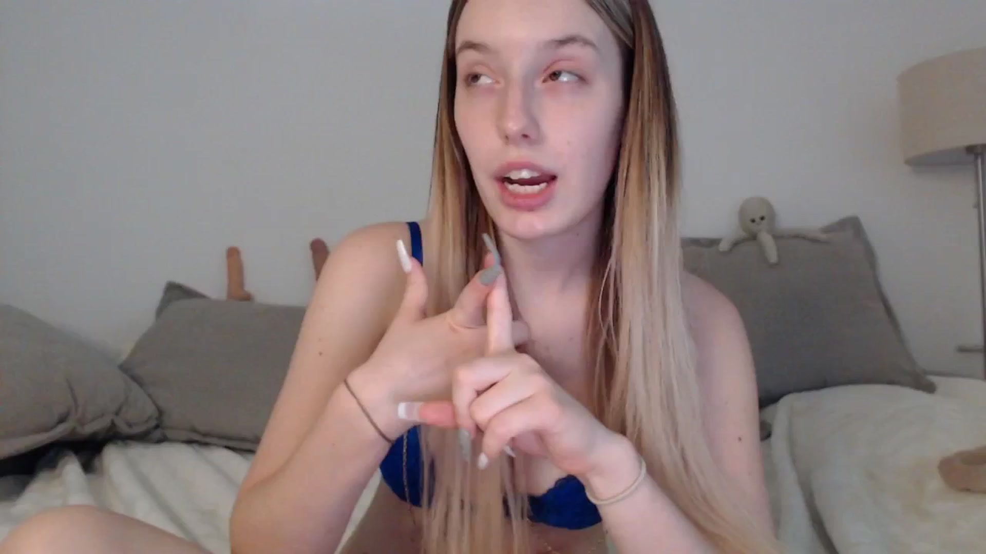 Gallery image thumbnail from Elenaxkiss's myfreecams stream on, 06/19/2025, 12:15 image 14 of 20