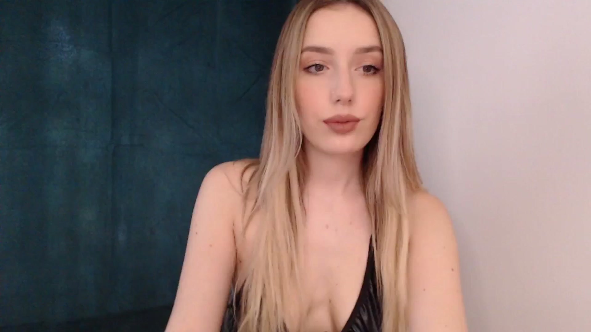 Gallery image thumbnail from Elenaxkiss's myfreecams stream on, 06/20/2025, 09:00 image 5 of 20