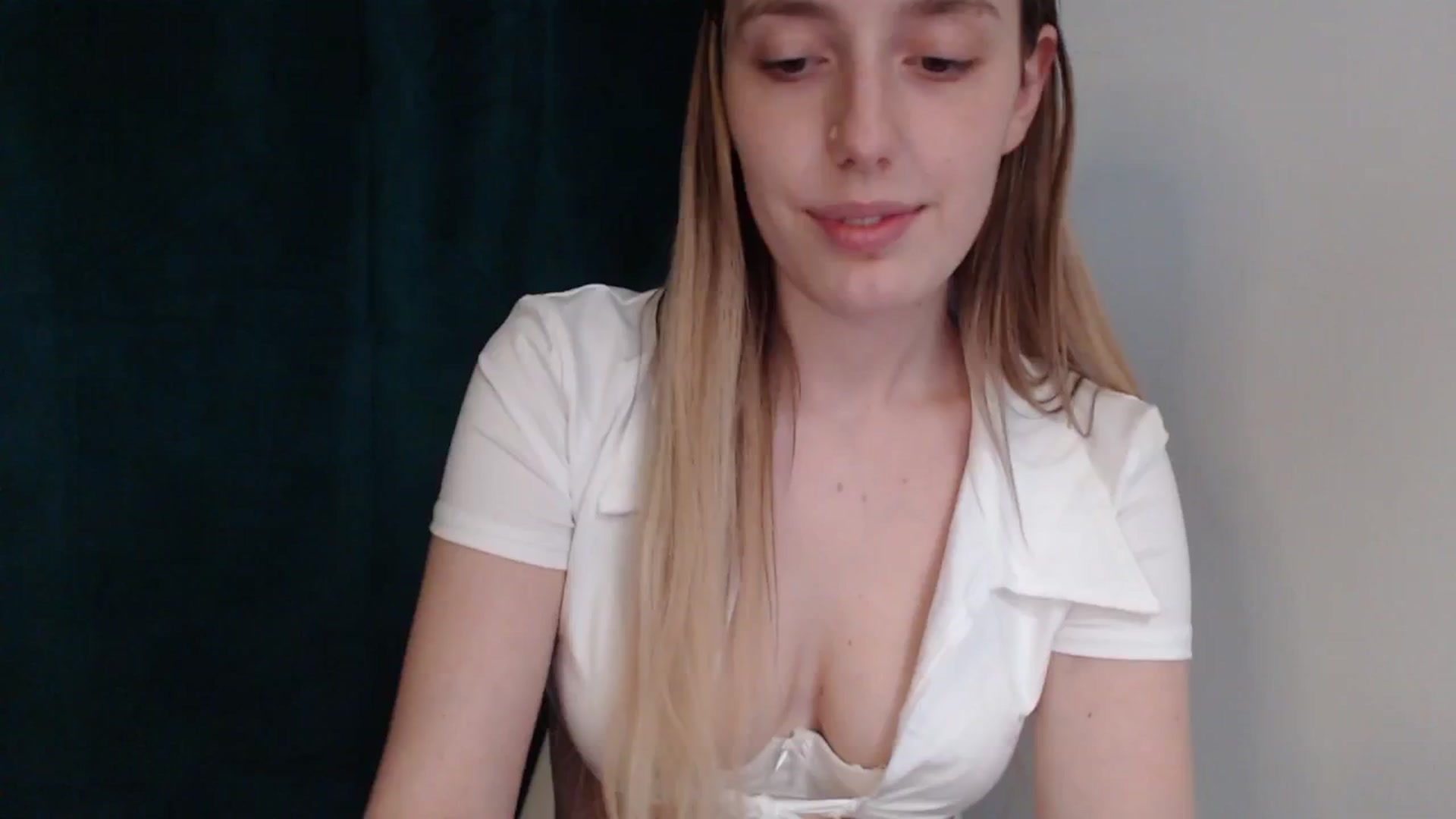 Gallery image thumbnail from Elenaxkiss's myfreecams stream on, 06/21/2025, 19:09 image 2 of 20