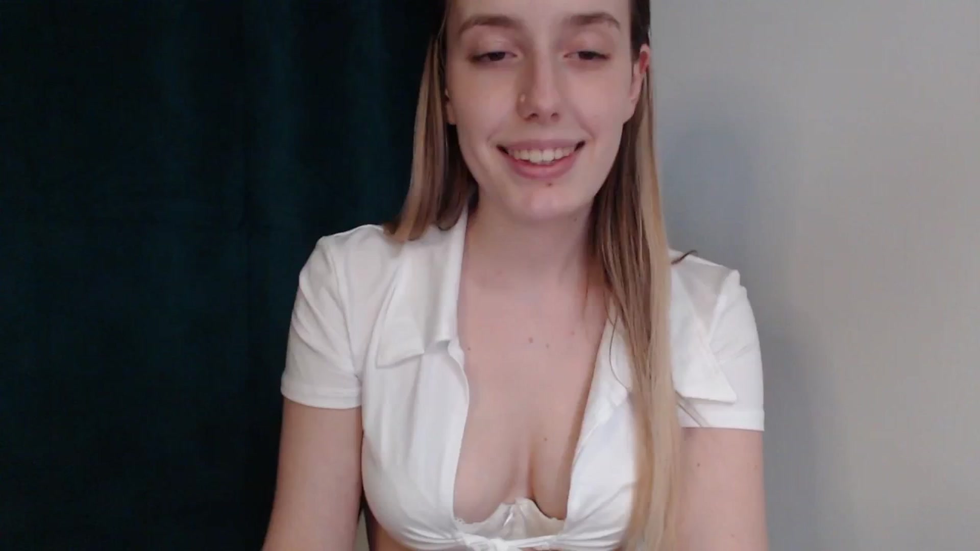 Gallery image thumbnail from Elenaxkiss's myfreecams stream on, 06/21/2025, 19:09 image 5 of 20