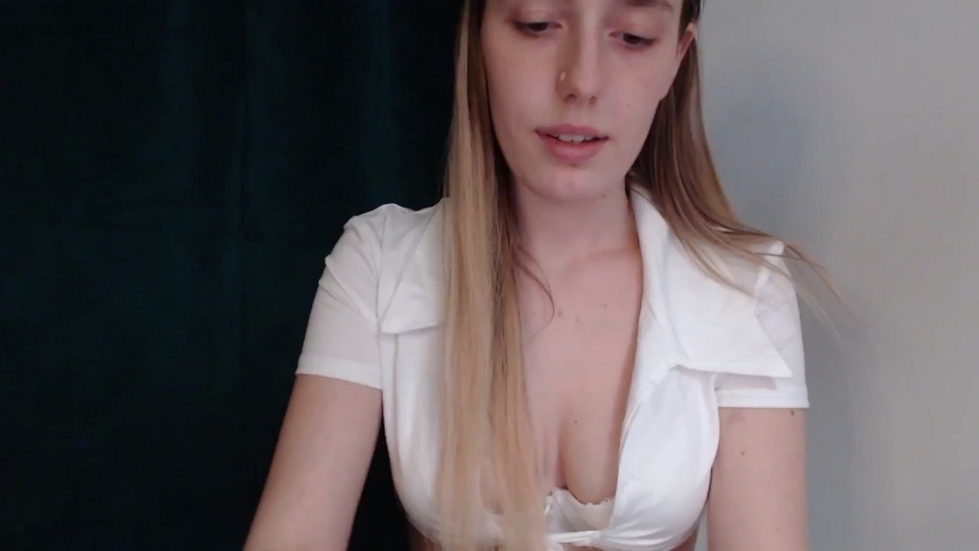 Gallery image thumbnail from Elenaxkiss's myfreecams stream on, 06/21/2025, 19:09 image 12 of 20