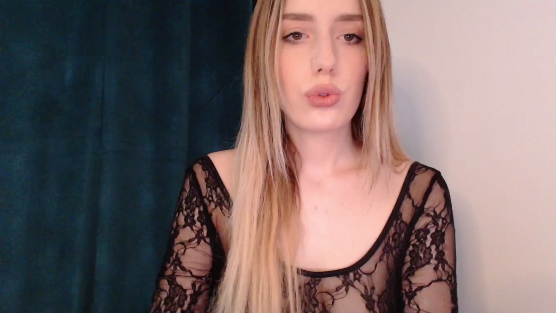 Gallery image thumbnail from Elenaxkiss's myfreecams stream on, 06/23/2025, 10:50 image 16 of 20